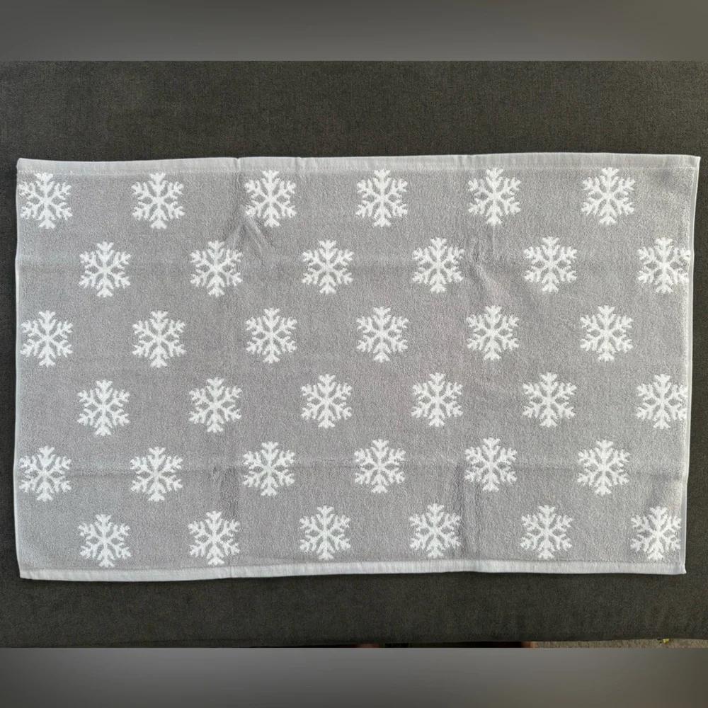 Pottery Barn Snowflake Bath Mat